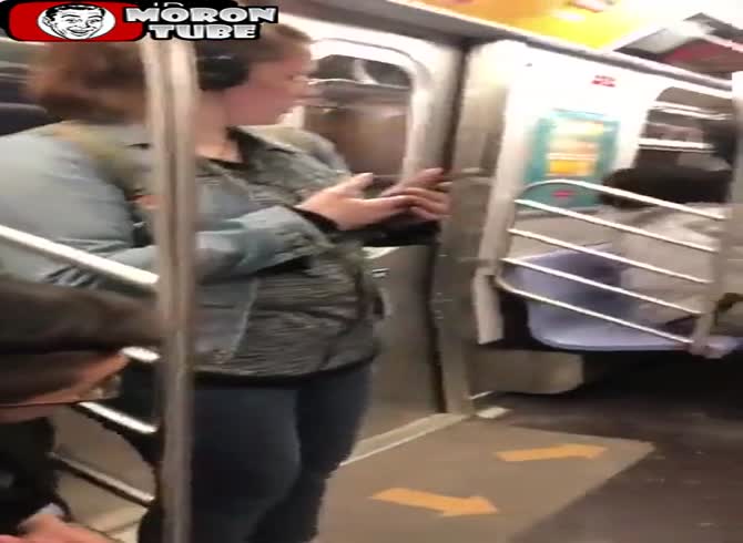 Video :An inebriated man on the metro is baffled by his friend's refusal to listen to him